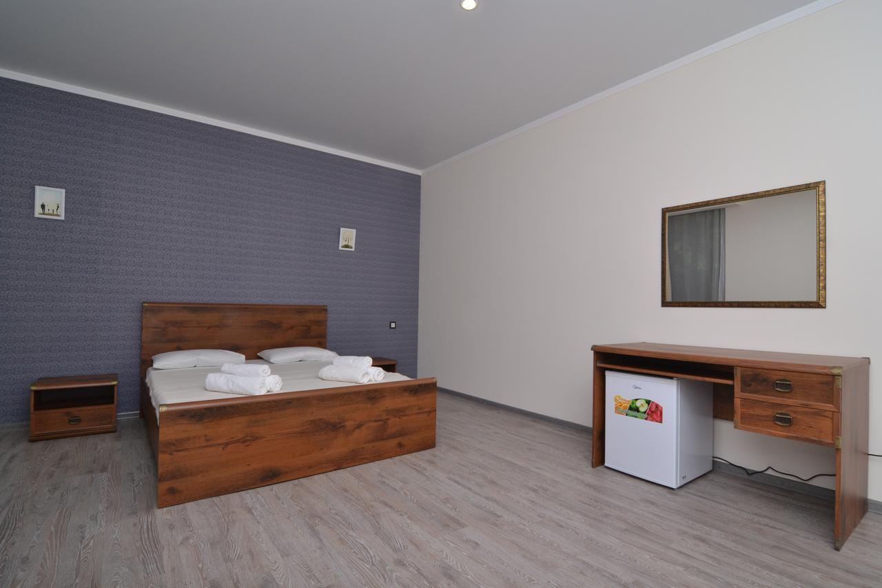 Hotel Apra ปิซุนดา ภายนอก รูปภาพ